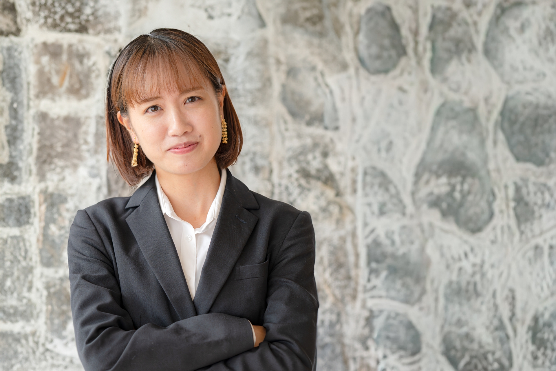 面接を受ける大学生と面接官(就職活動)