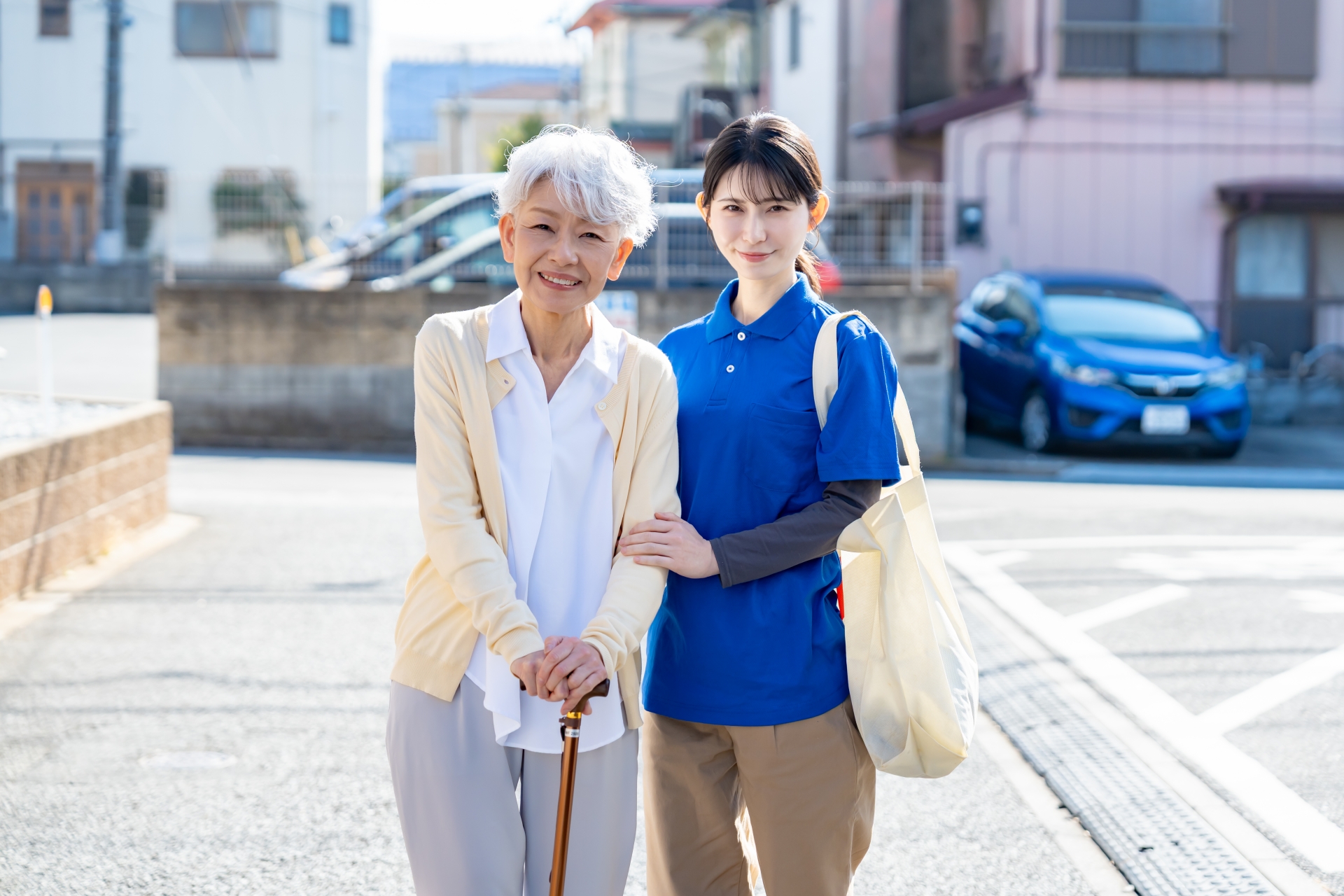介護士と女性