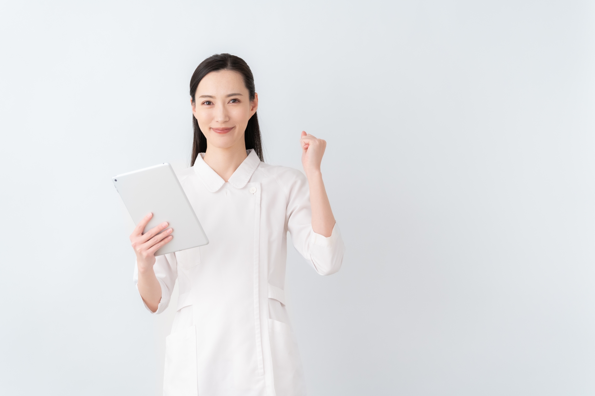 白バックの若い看護師