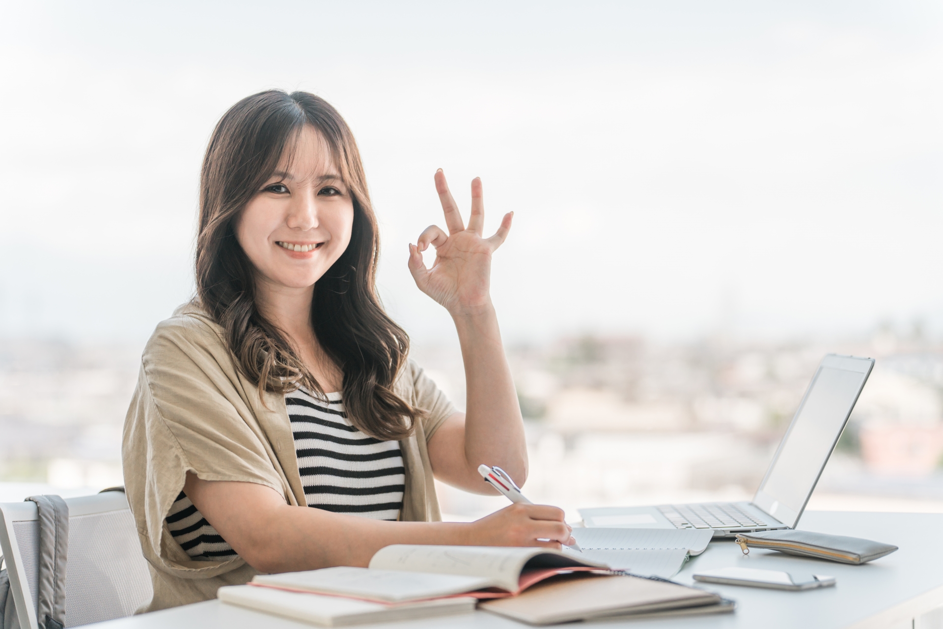 大学で講義・授業を受ける大学生・女子大生