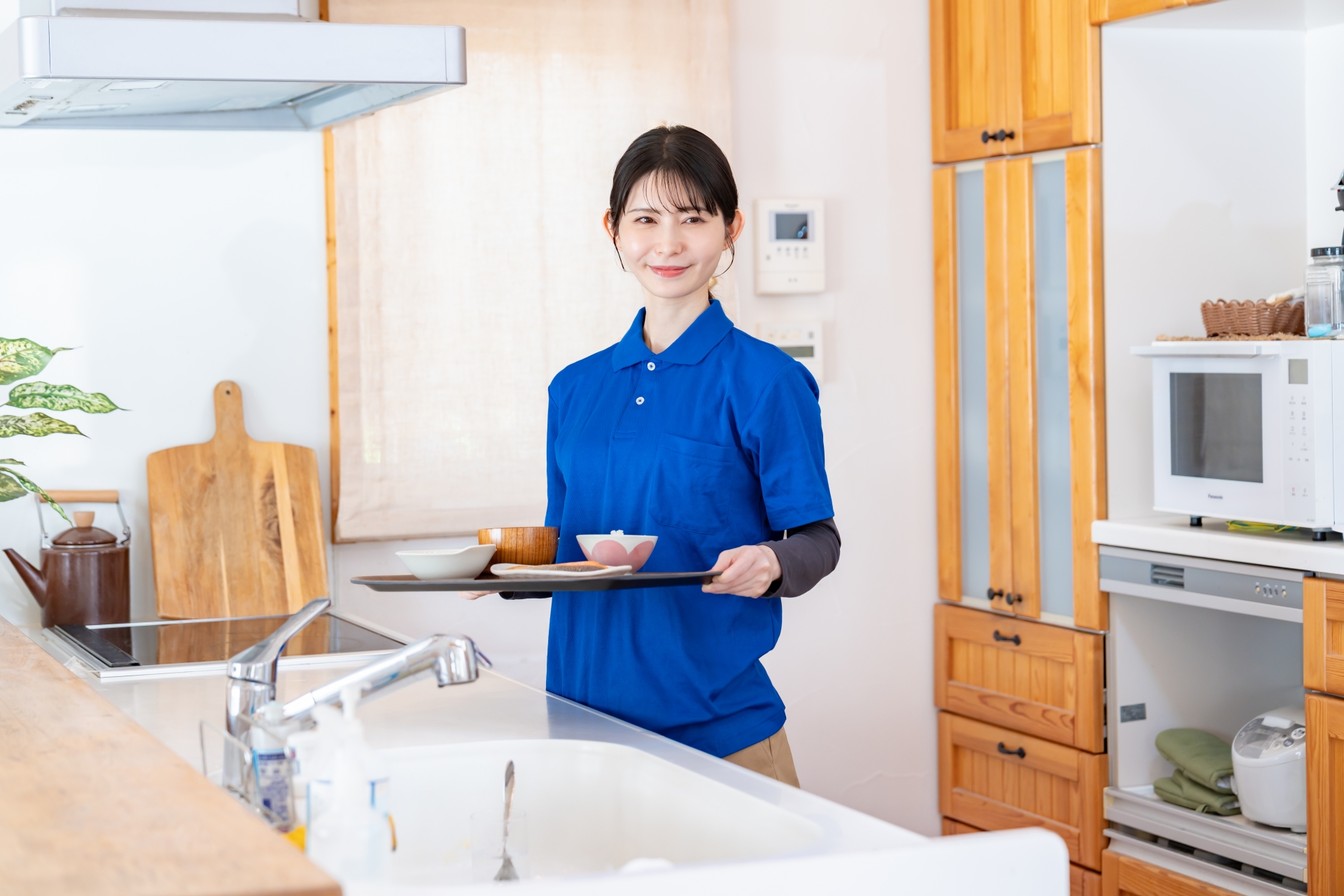 食事を作る女性
