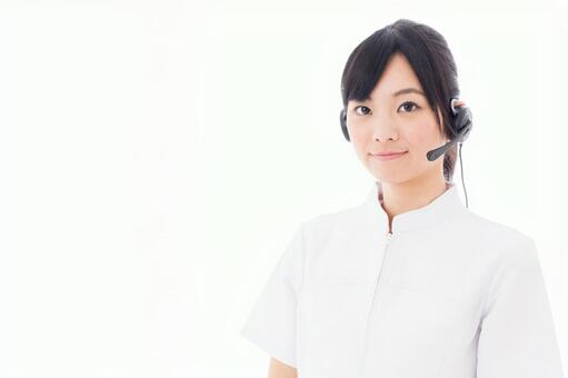 ヘッドセットをつける看護師 医師