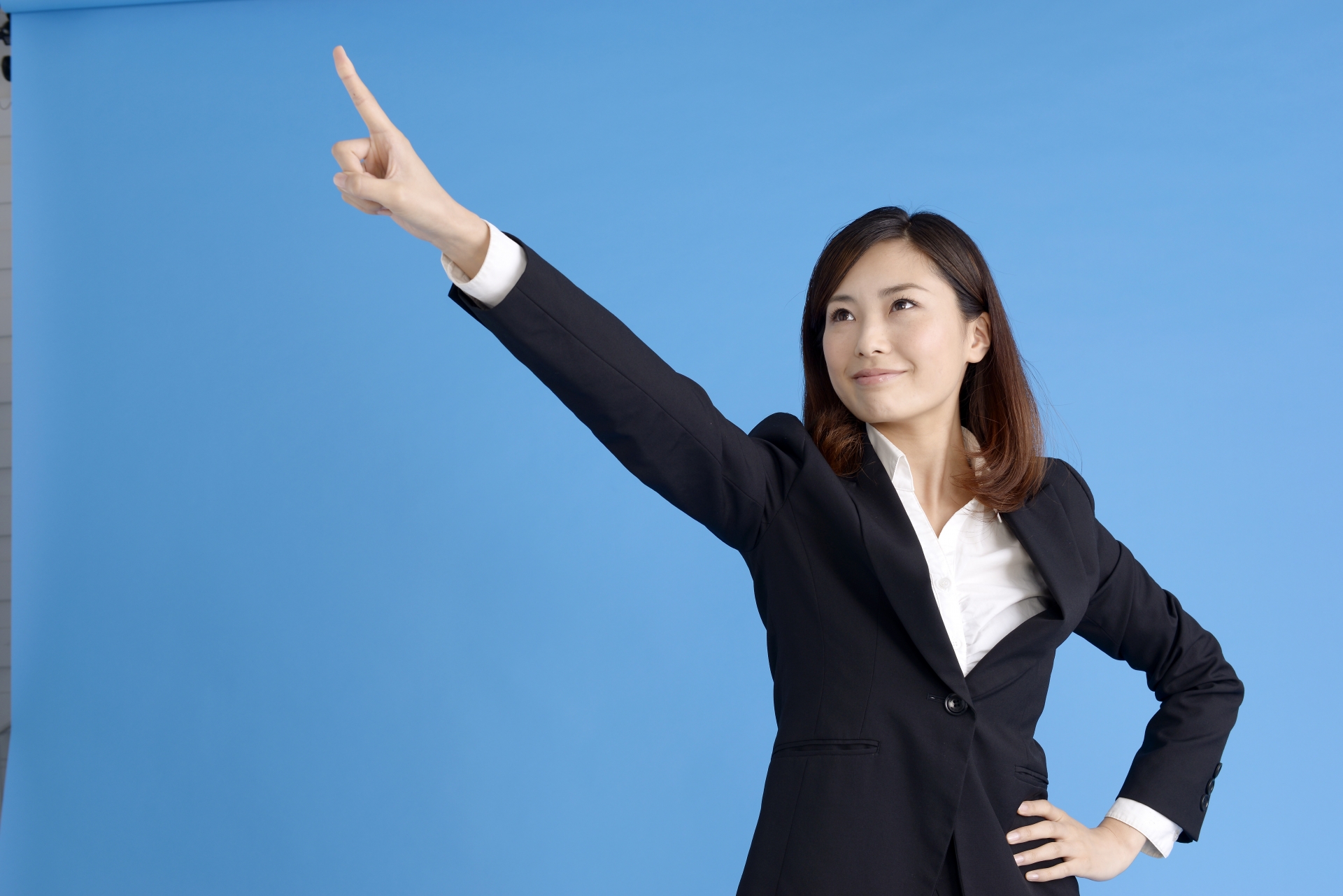指さす女性13