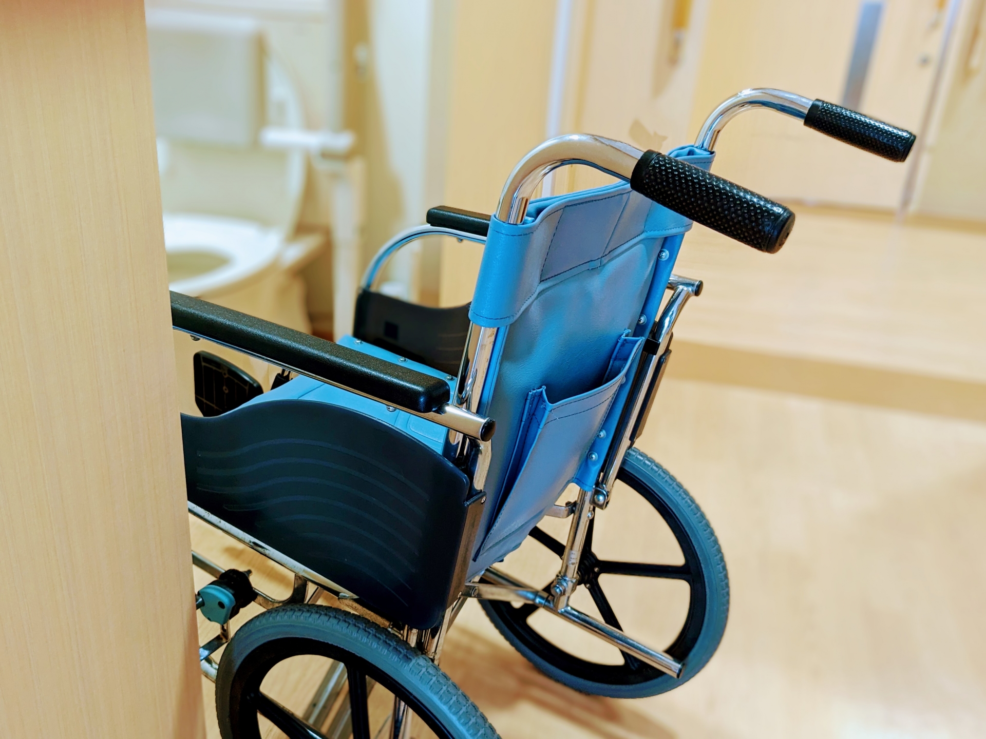 車椅子でのトイレ介助