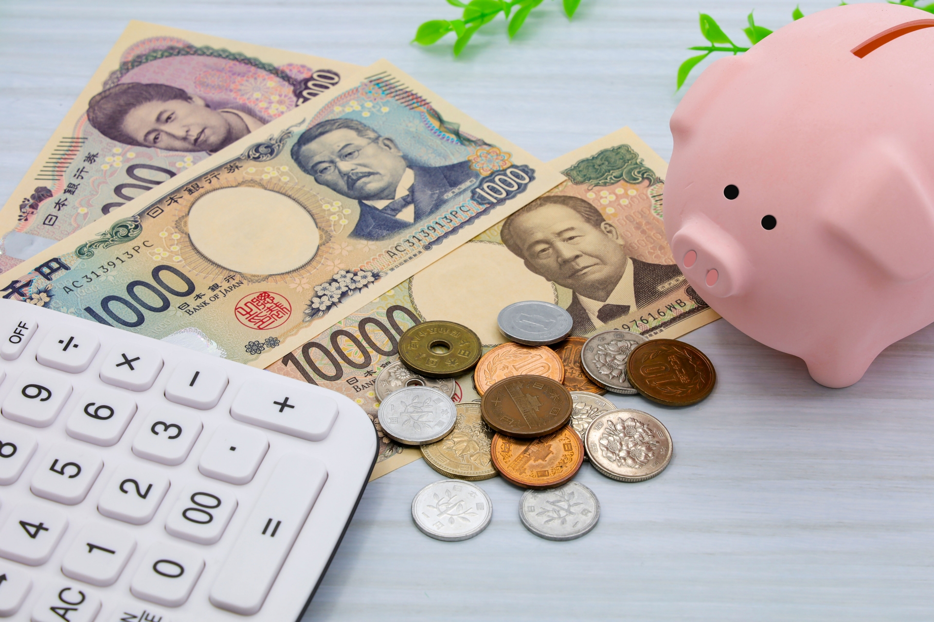 貯金箱とお金　家計管理の概念