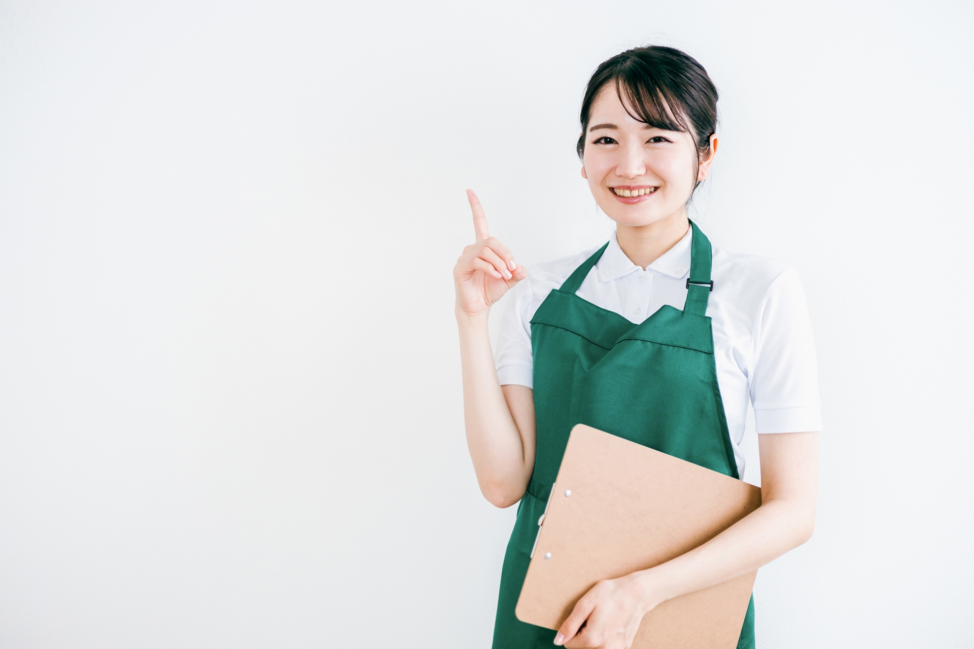 エプロン姿の女性（家政婦・介護士）