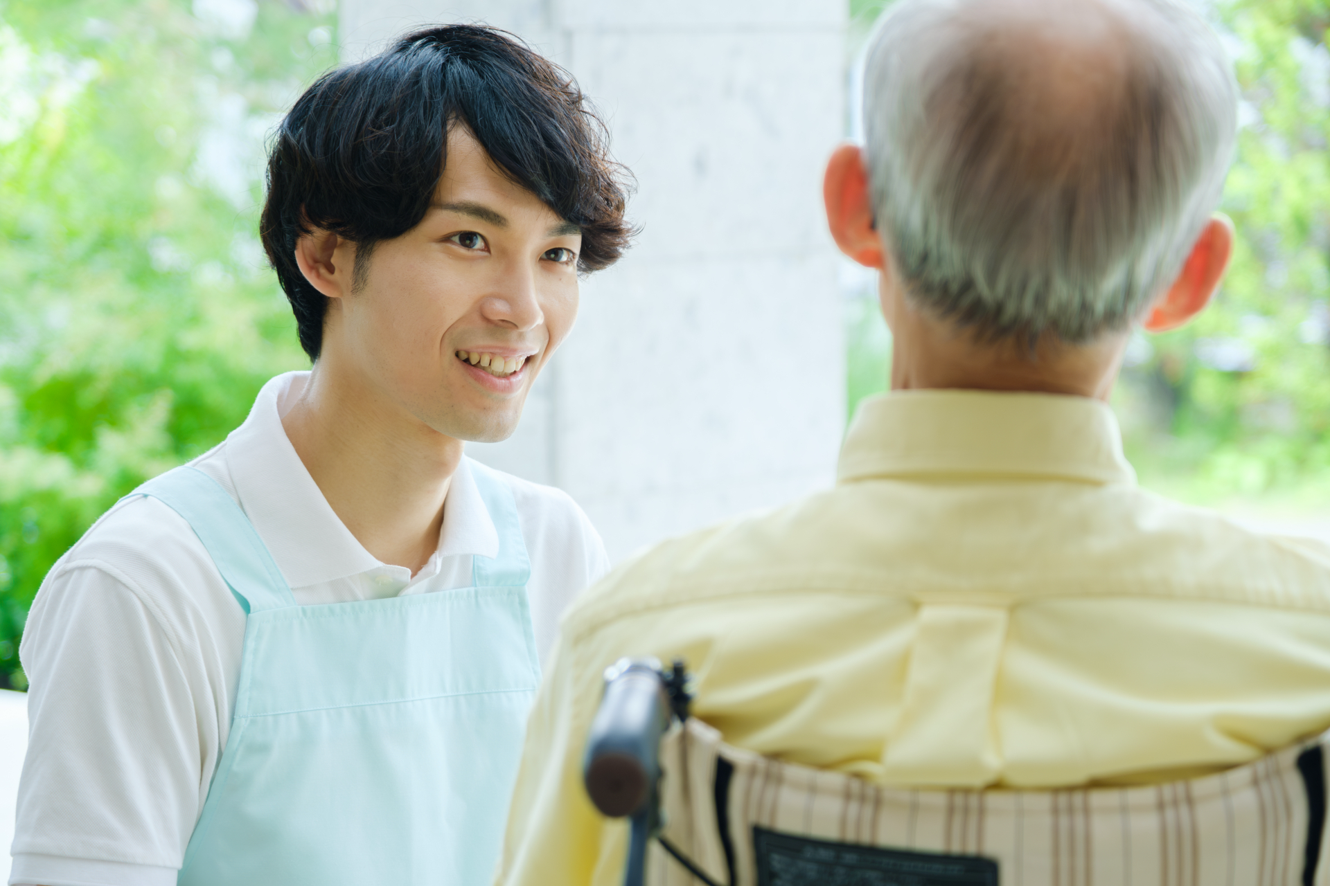 老人ホームで働く介護士