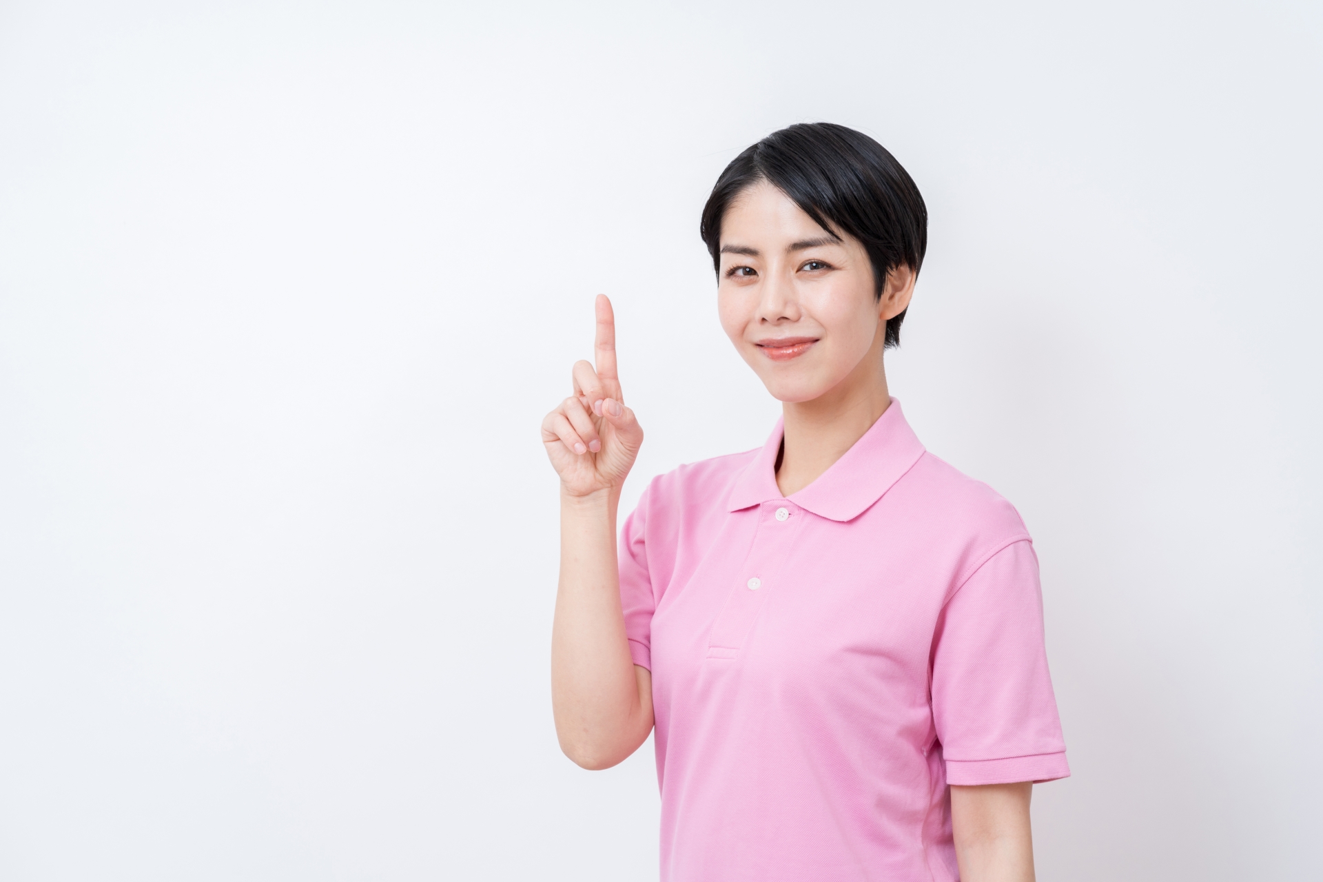 提案する介護福祉士の女性。
