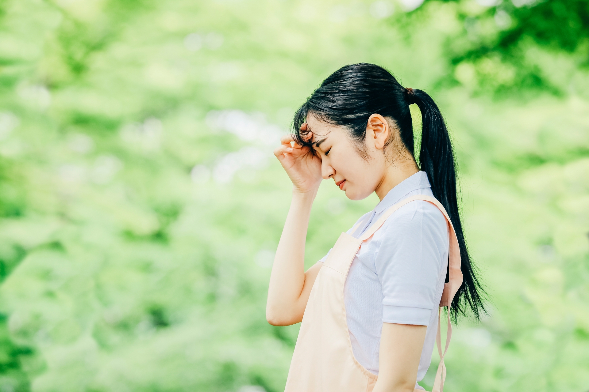 エプロンをつけた女性（頭）