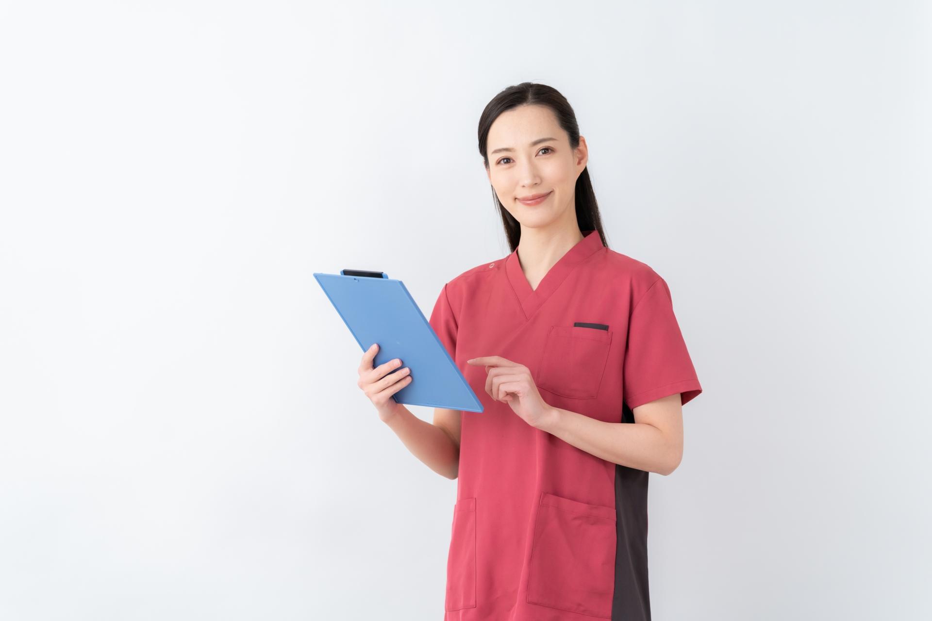 白バックの若い看護師