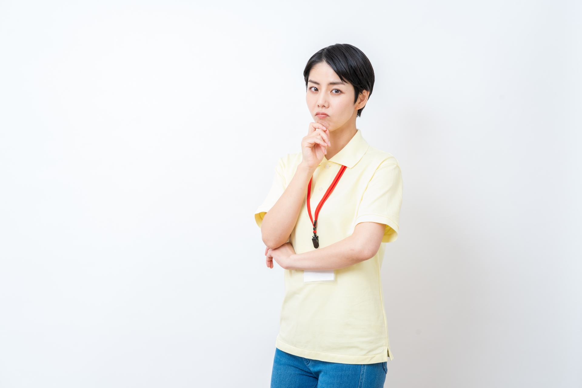 悩んでいる介護士の女性