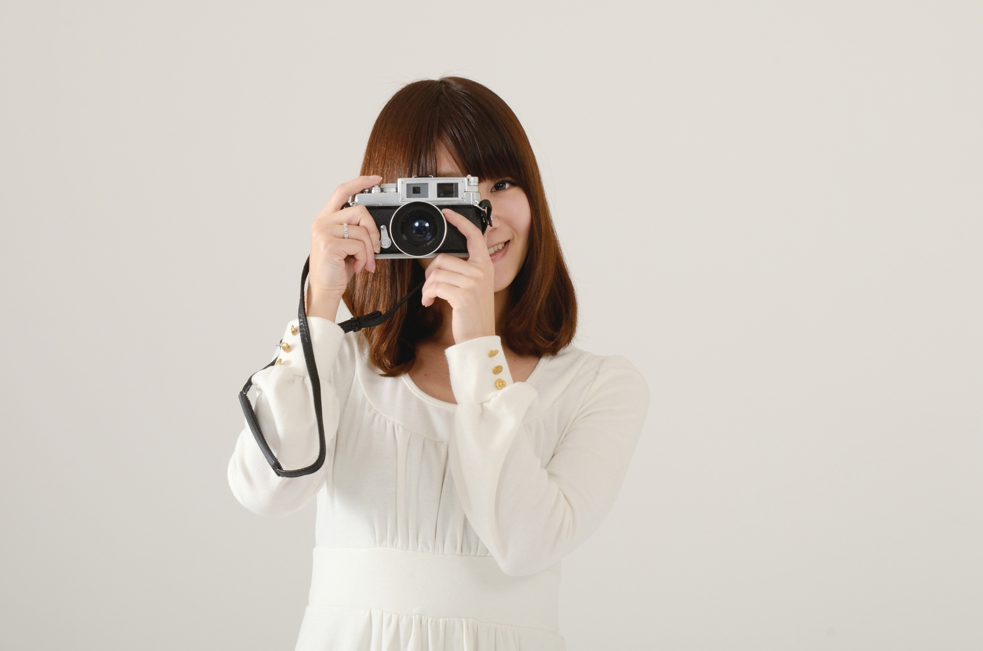 撮影する女性