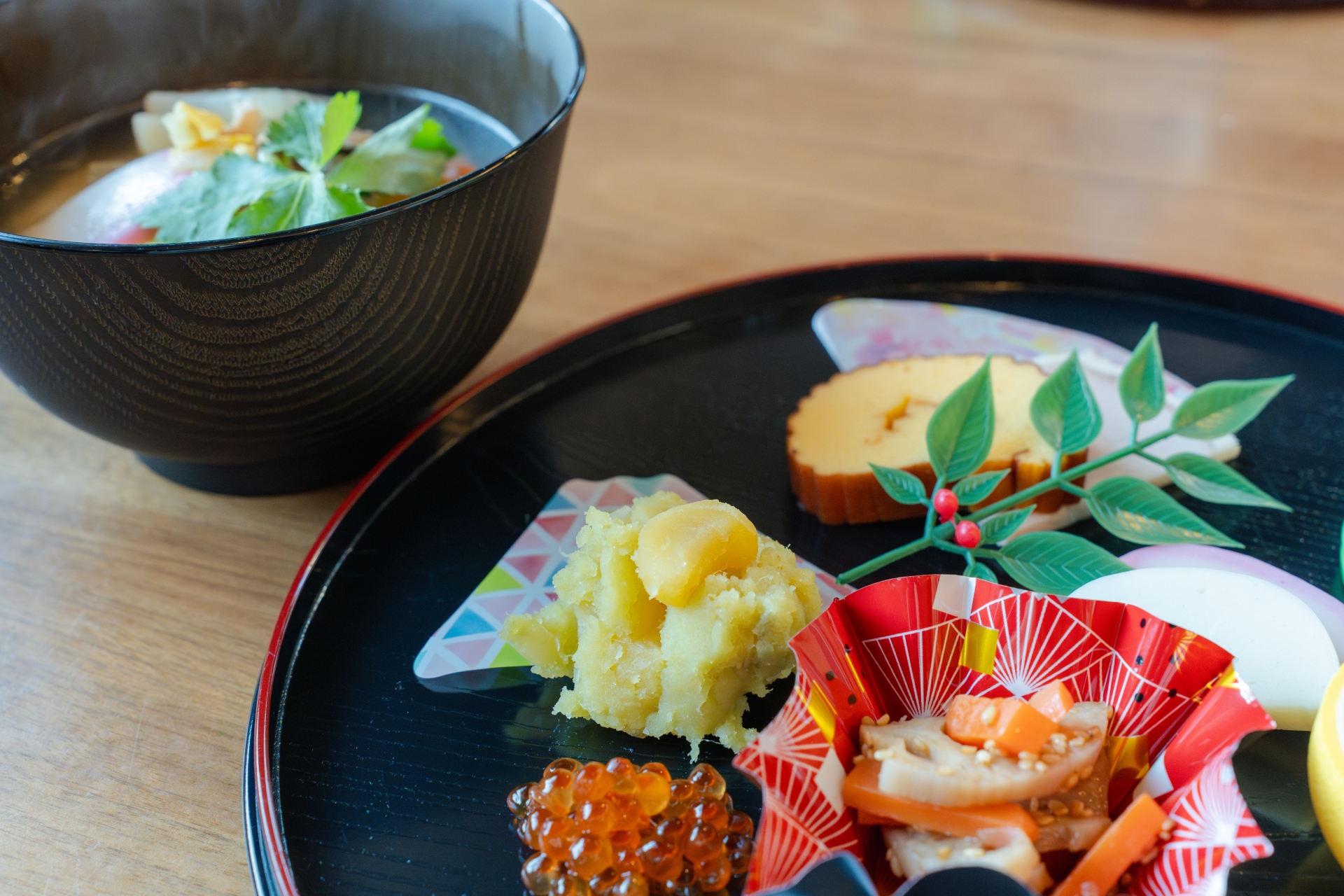 おせちとお雑煮の正月膳