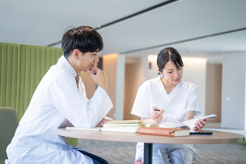 看護師が精神保健福祉士を取得する方法｜受験資格や難易度、取得するメリットを徹底解説